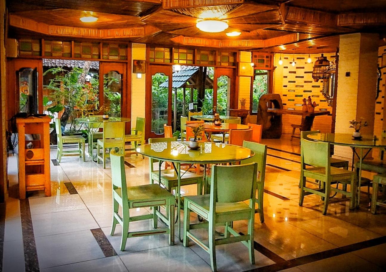 Arys Garden Hotel Джокякарта Екстериор снимка