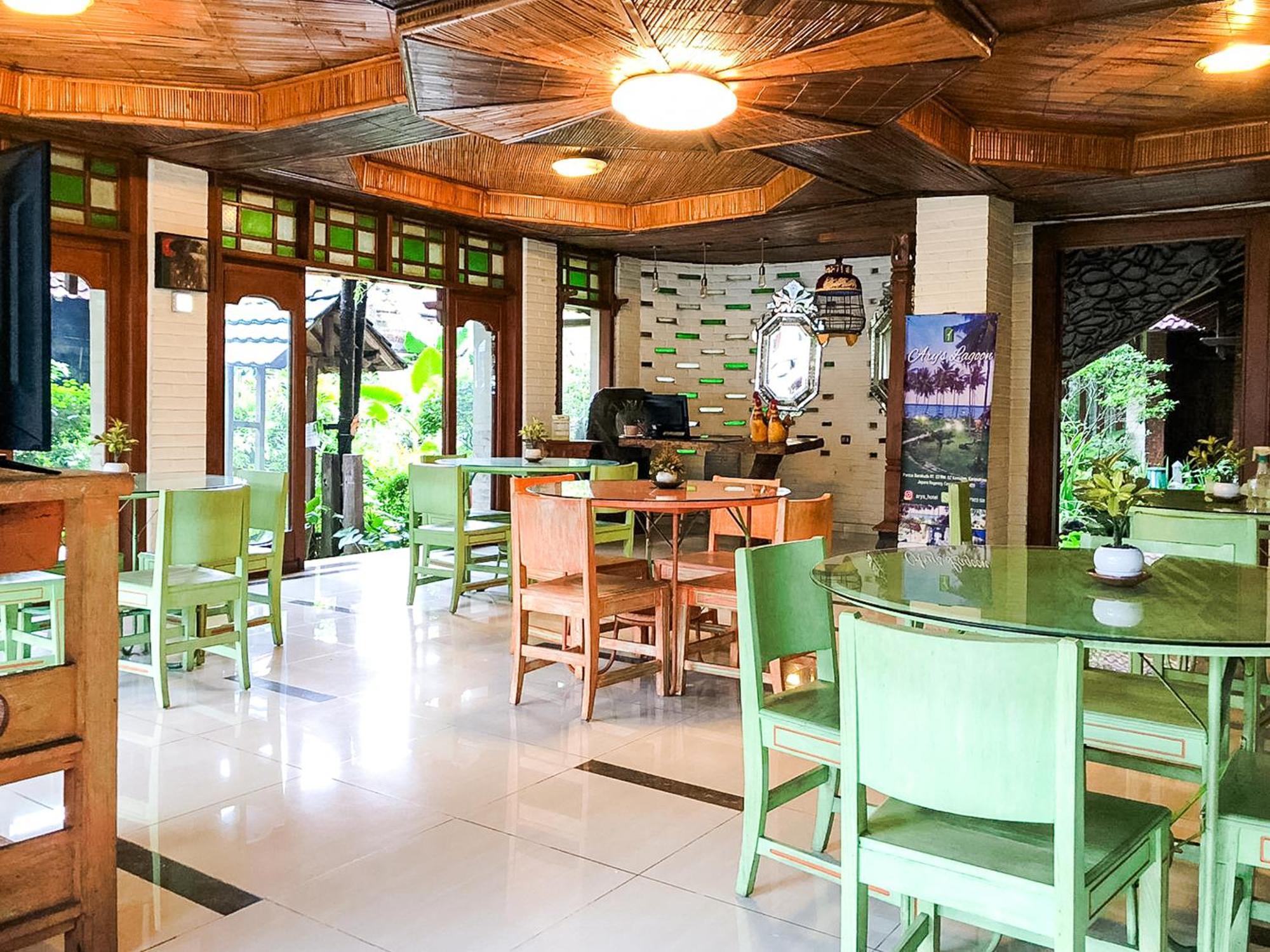 Arys Garden Hotel Джокякарта Екстериор снимка