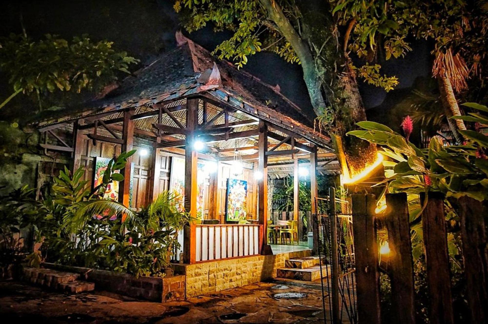 Arys Garden Hotel Джокякарта Екстериор снимка