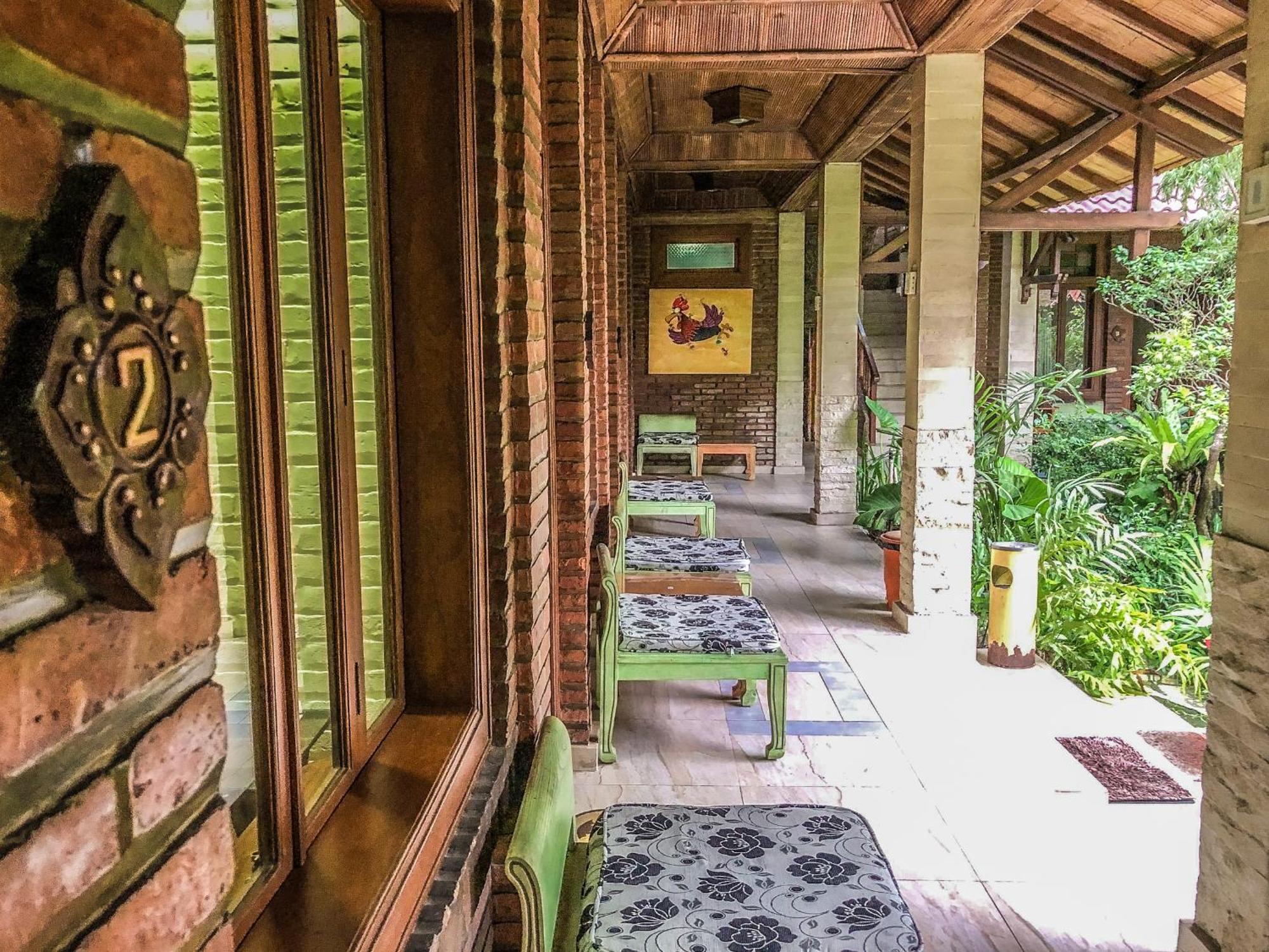 Arys Garden Hotel Джокякарта Екстериор снимка